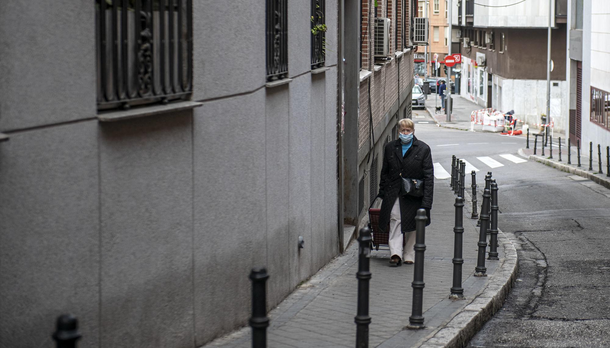 Mujer y compra coronavirus